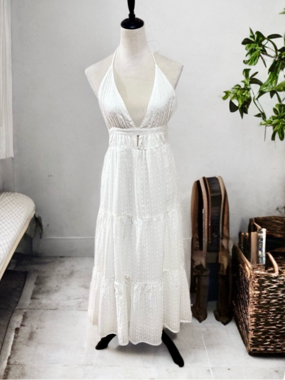 NWT En Crème White Swiss Dot Halter Open Back Cutout Tiered Summer Maxi Dress Sm